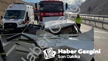 Denizli Honaz Tüneli’nde Feci Kaza: Otomobil Hurdaya Döndü, 1 Kişi Hayatını Kaybetti