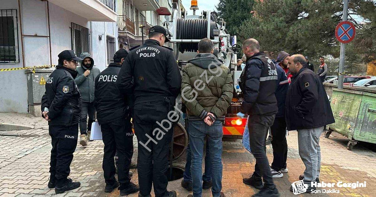 "Uşak'ta Kan Donduran Olay: Kanalizasyonda Cenin Bulundu" başlıklı haber için fotorealistik, profesy