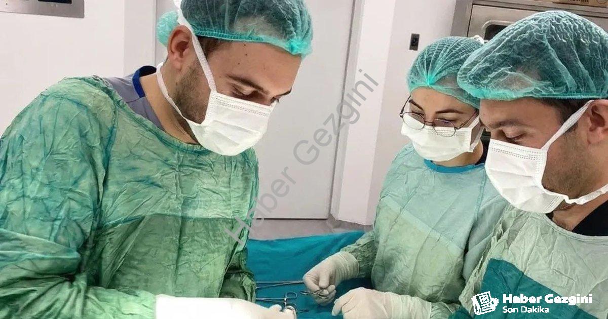 "Şuhut Devlet Hastanesi’nde Kasık Fıtığı Ameliyatında Yüz Güldüren Başarı" başlıklı haber için fotor